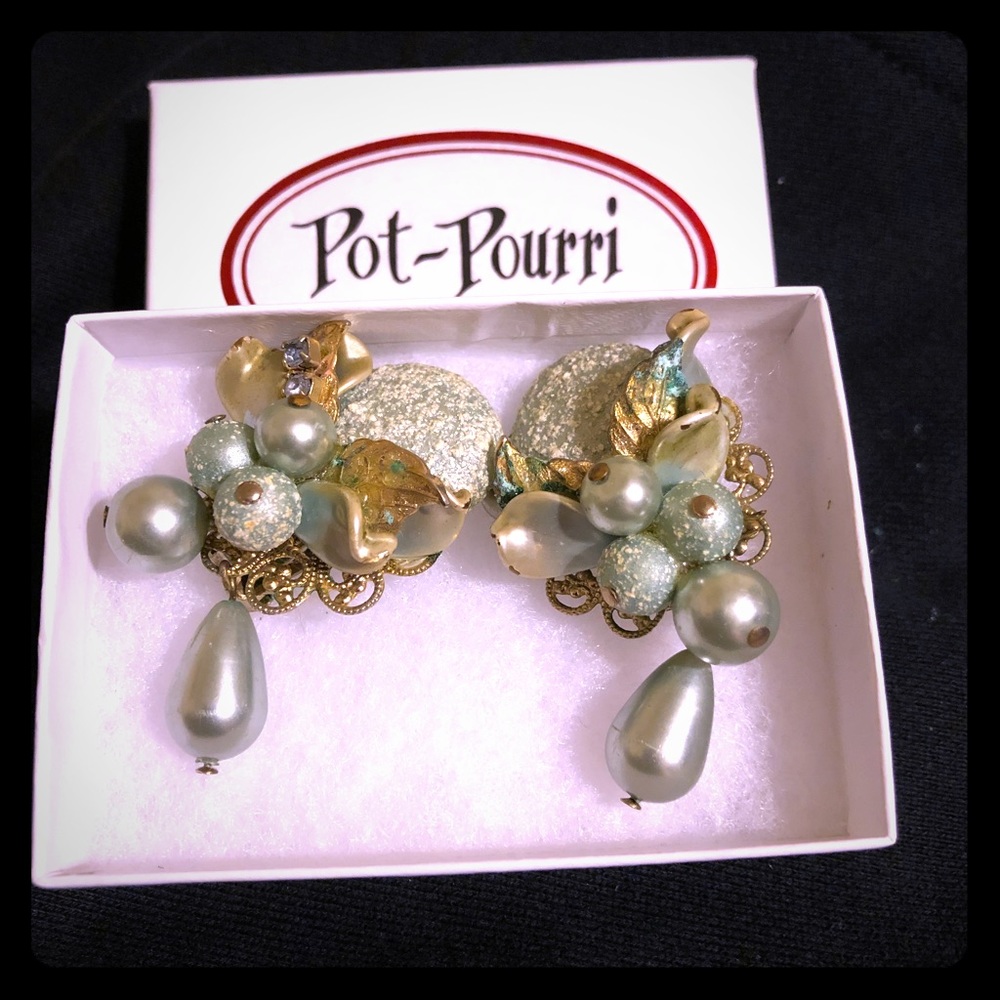 Vintage 1950s Pot-Pourri Clip on Earrings